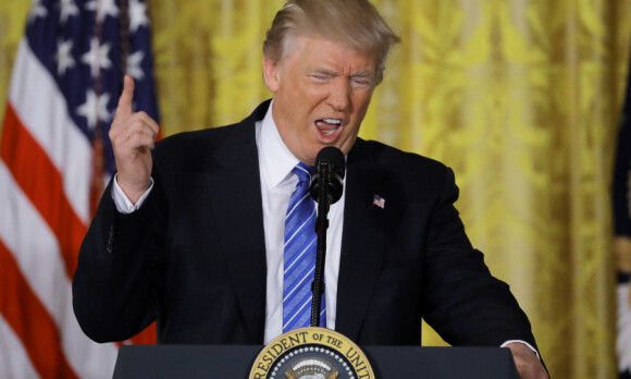 Da Trump langet ut mot kvinnelig journalist, kom Obamas tidligere fotograf med Trump-stikk - igjen